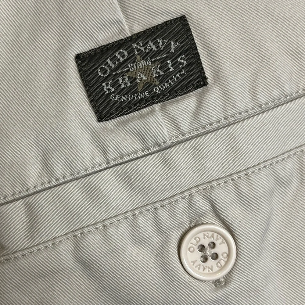 VTG Old Navy Clothing Co. Women's Waist 28 Pleated High-Waist Khaki Shorts